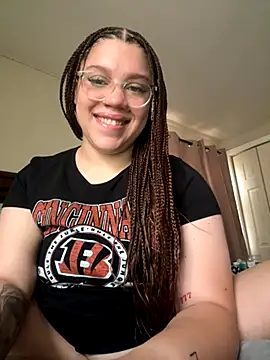 QueenNuttCollector online show from 11/18/25, 05:38