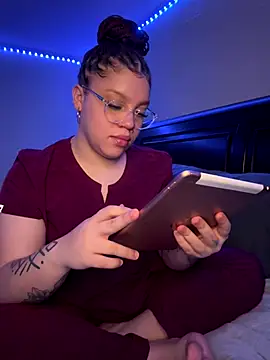 QueenNuttCollector online show from 12/20/25, 02:36