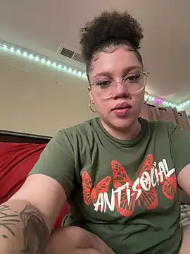 Snapshot of QueenNuttCollector chatting on 01/08/26, 04:57 QueenNuttCollector online show from 01/08/26, 04:57