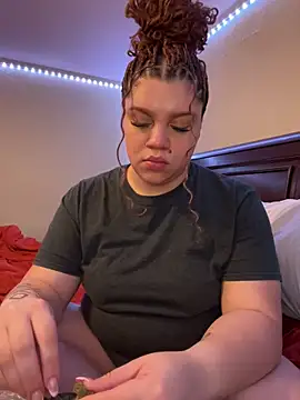 QueenNuttCollector online show from 03/19/25, 11:57