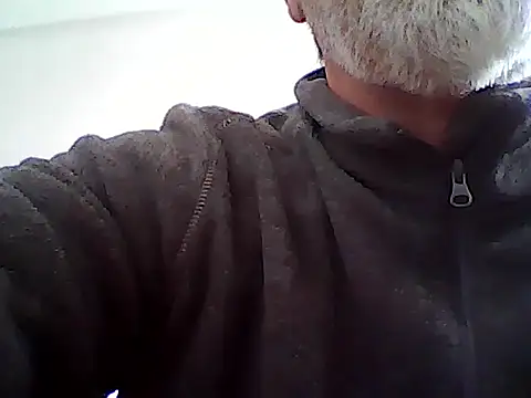Snapshot of xcimeru chatting on 03/01/25, 12:23 xcimeru online show from 03/01/25, 12:23