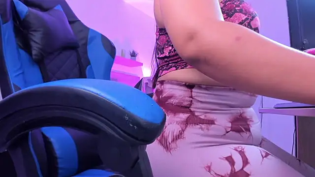 izaro22 online show from 12/20/25, 12:52