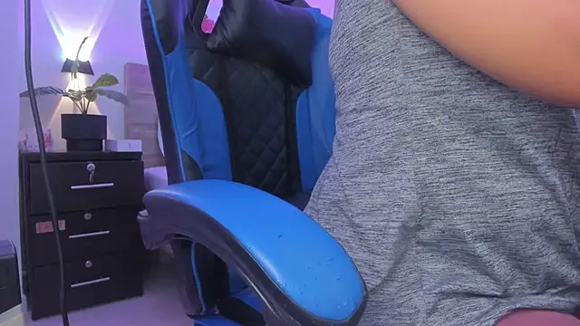 izaro22 online show from 02/17/26, 12:35