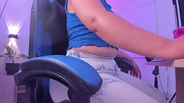 izaro22 online show from 11/29/25, 03:06