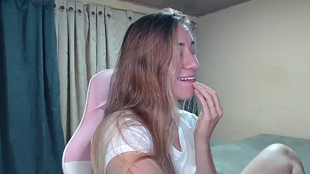 Snapshot of angel_girl0610 chatting on 07/19/26, 11:45 angel girl0610 online show from 07/19/26, 11:45
