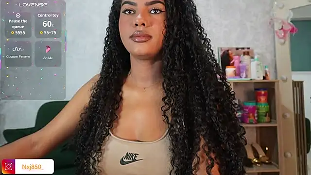 HOTBLACKANDWHITE2 online show from 02/11/26, 06:41