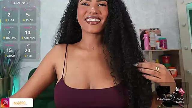 HOTBLACKANDWHITE2 online show from 03/26/26, 04:33