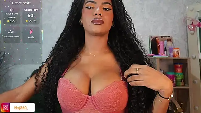 HOTBLACKANDWHITE2 online show from 02/12/26, 11:04