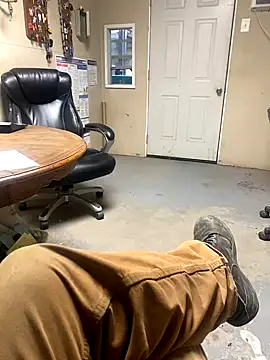 Snapshot of Themechanic420 chatting on 12/03/24, 07:06 Themechanic420 online show from 12/03/24, 07:06