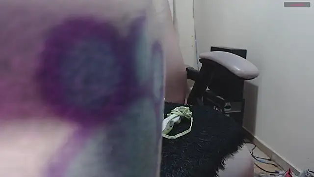 Snapshot of toxxxic_cams chatting on 06/15/26, 05:51 toxxxic cams online show from 06/15/26, 05:51