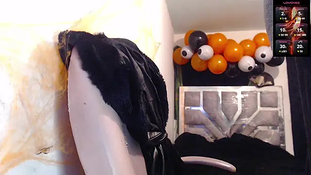 toxxxic cams online show from 10/19/25, 06:38