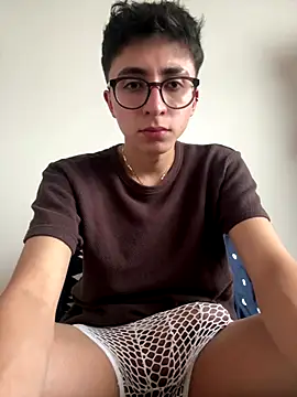 CamiRojas boy online show from 10/21/25, 08:52