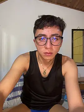 Snapshot of CamiRojas_boy chatting on 06/14/26, 03:30 CamiRojas boy online show from 06/14/26, 03:30