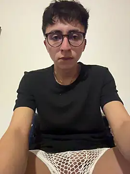 CamiRojas boy online show from 10/30/25, 03:27