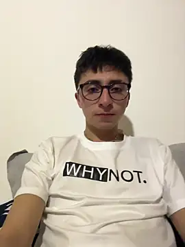 CamiRojas boy online show from 10/31/25, 04:09