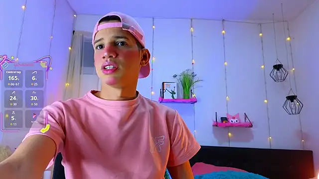 Ariel Femboy  online show from 10/08/25, 12:01