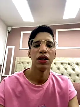 Ariel Femboy  online show from 11/18/25, 08:45