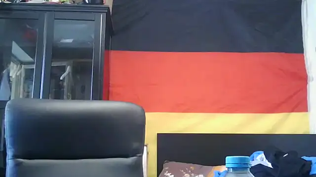 Snapshot of Die-geile-Sau chatting on 06/19/26, 12:33 Die-geile-Sau online show from 06/19/26, 12:33