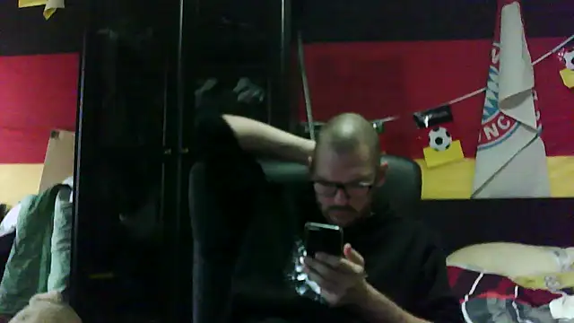 Die-geile-Sau online show from 11/30/25, 01:01