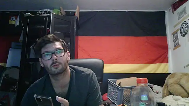 Snapshot of Die-geile-Sau chatting on 07/06/26, 07:05 Die-geile-Sau online show from 07/06/26, 07:05