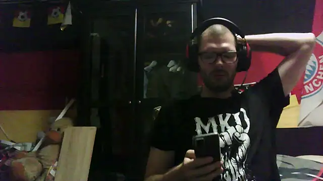 Die-geile-Sau online show from 10/31/25, 10:05