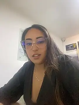 Snapshot of Vaiolet_a chatting on 07/17/26, 09:23 Vaiolet a online show from 07/17/26, 09:23
