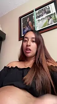 Snapshot of Vaiolet_a chatting on 01/13/25, 06:27 Vaiolet a online show from 01/13/25, 06:27