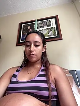 Snapshot of Vaiolet_a chatting on 01/15/25, 06:19 Vaiolet a online show from 01/15/25, 06:19