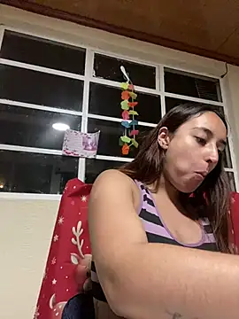 Snapshot of Vaiolet_a chatting on 12/12/24, 12:48 Vaiolet a online show from 12/12/24, 12:48