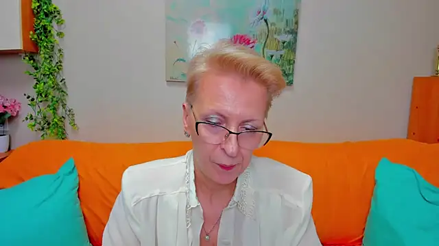 iamyourdream89 online show from 04/19/26, 06:21