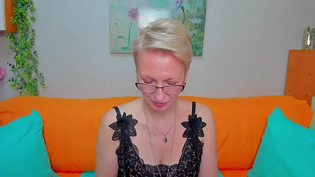 iamyourdream89 online show from 04/21/26, 10:44