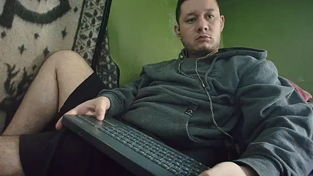 Snapshot of sweet_cock28 chatting on 09/29/25, 03:28 sweet cock28 online show from 09/29/25, 03:28