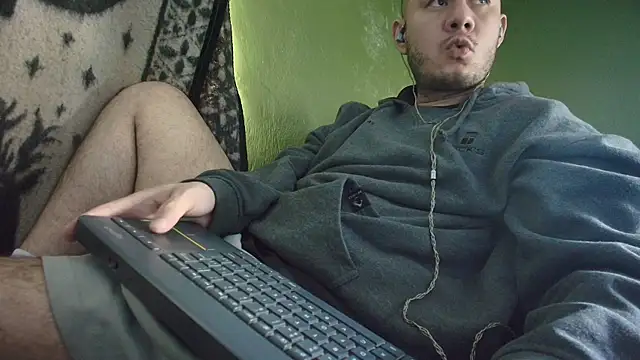 Snapshot of sweet_cock28 chatting on 10/05/25, 02:41 sweet cock28 online show from 10/05/25, 02:41