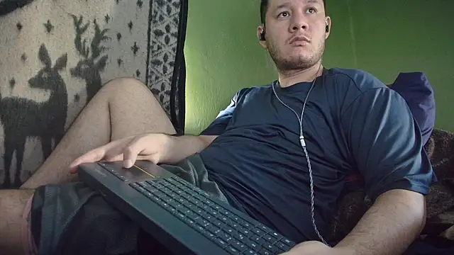 Snapshot of sweet_cock28 chatting on 05/24/26, 02:06 sweet cock28 online show from 05/24/26, 02:06