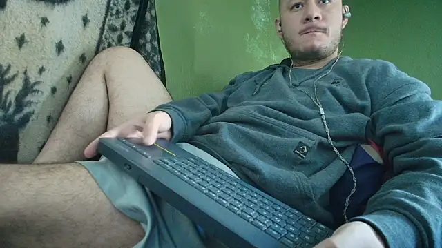 Snapshot of sweet_cock28 chatting on 10/03/25, 03:24 sweet cock28 online show from 10/03/25, 03:24