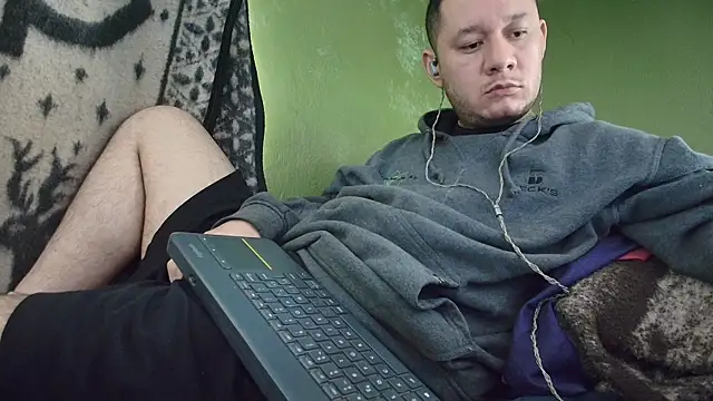 Snapshot of sweet_cock28 chatting on 10/14/25, 03:45 sweet cock28 online show from 10/14/25, 03:45