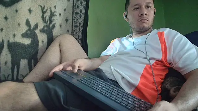 Snapshot of sweet_cock28 chatting on 06/27/26, 03:18 sweet cock28 online show from 06/27/26, 03:18
