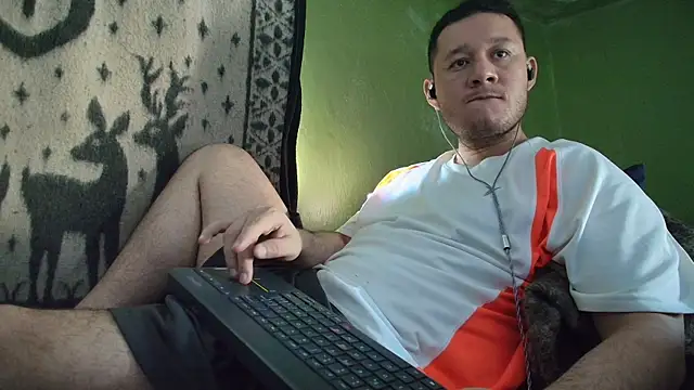 Snapshot of sweet_cock28 chatting on 05/17/26, 02:06 sweet cock28 online show from 05/17/26, 02:06