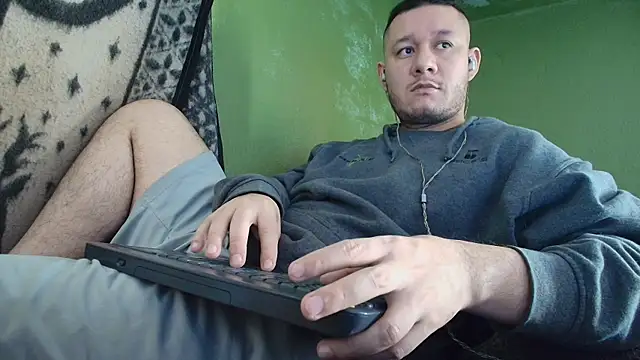 Snapshot of sweet_cock28 chatting on 10/02/25, 04:21 sweet cock28 online show from 10/02/25, 04:21