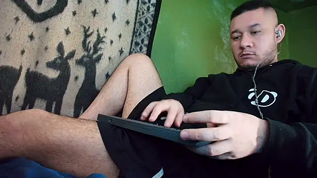 Snapshot of sweet_cock28 chatting on 03/06/25, 04:17 sweet cock28 online show from 03/06/25, 04:17