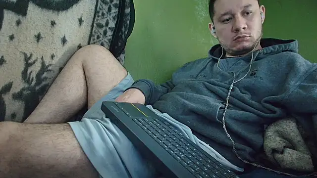 Snapshot of sweet_cock28 chatting on 09/30/25, 03:29 sweet cock28 online show from 09/30/25, 03:29