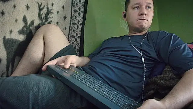 Snapshot of sweet_cock28 chatting on 05/19/26, 03:08 sweet cock28 online show from 05/19/26, 03:08