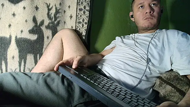 Snapshot of sweet_cock28 chatting on 06/14/26, 03:19 sweet cock28 online show from 06/14/26, 03:19