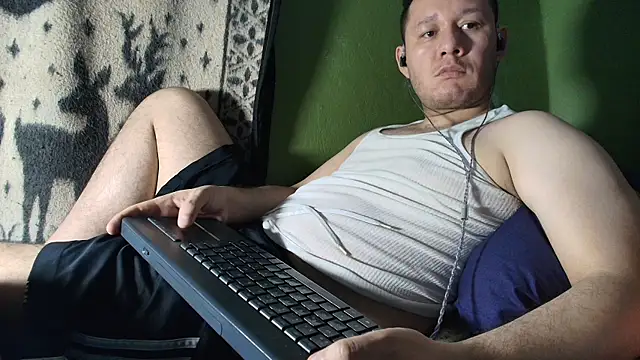 Snapshot of sweet_cock28 chatting on 04/22/26, 03:35 sweet cock28 online show from 04/22/26, 03:35