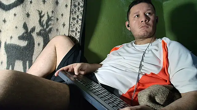 Snapshot of sweet_cock28 chatting on 04/25/26, 03:53 sweet cock28 online show from 04/25/26, 03:53