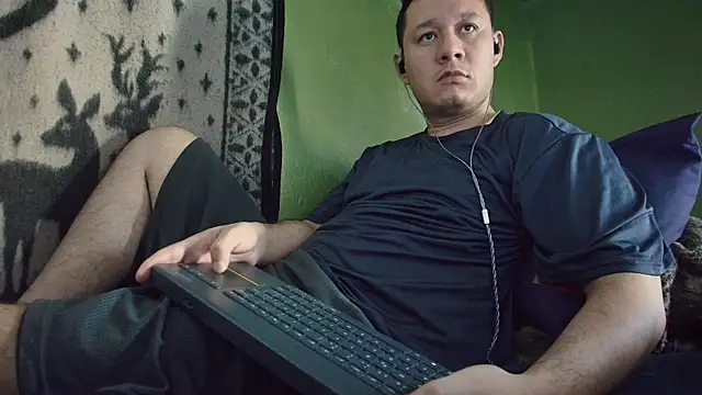 Snapshot of sweet_cock28 chatting on 04/28/26, 03:05 sweet cock28 online show from 04/28/26, 03:05