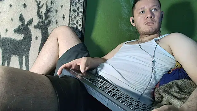Snapshot of sweet_cock28 chatting on 04/18/26, 03:31 sweet cock28 online show from 04/18/26, 03:31