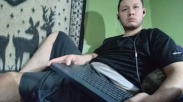 Snapshot of sweet_cock28 chatting on 04/19/26, 01:56 sweet cock28 online show from 04/19/26, 01:56