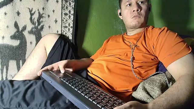 Snapshot of sweet_cock28 chatting on 05/26/26, 03:04 sweet cock28 online show from 05/26/26, 03:04
