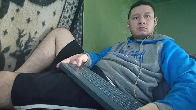 Snapshot of sweet_cock28 chatting on 09/22/25, 03:29 sweet cock28 online show from 09/22/25, 03:29